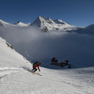 Italien, Adamello, Mandrone-Hütte, Cima Presanella, Skifahrer - ALRF000531