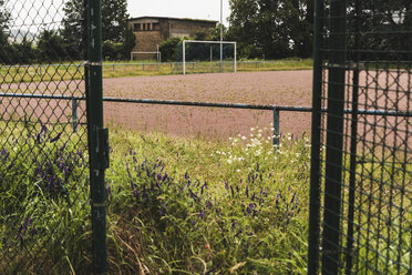 Leeres Fußballfeld - UUF007682