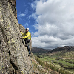 England, Cumbria, Lake District, Langdale, Raven Crag, Middlefell Buttress, climber - ALRF000536