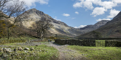 England, Cumbria, Lake District, Wasdale Valley, Great Gable, Kletterer - ALRF000554