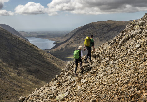 England, Cumbria, Lake District, Wasdale Valley, Great Gable, Kletterer - ALRF000557