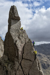 England, Cumbria, Lake District, Wasdale Valley, Great Gable, Kletterer - ALRF000559