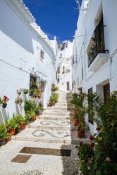 Spain, Andalusia, Frigiliana, typical alley - KIJF000486