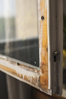 Old window frame - BZF000304