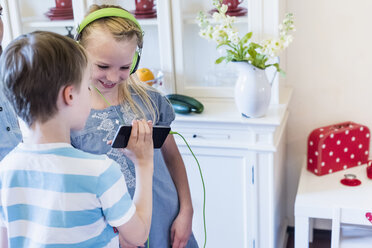 Children with cell phone and headphones - MJF001877