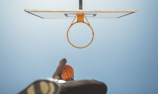 Young man aiming at basketball hoop - DAPF000152