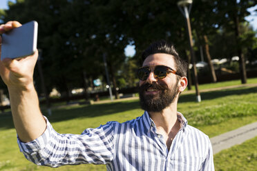 Smiling man taking selfie - FMOF000027