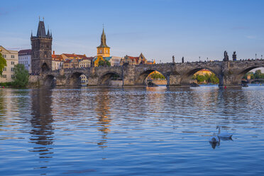 Czechia, Prague, Vltava river, Old town with Charles Bridge and bridge tower, water tower of old mill in the background - WGF000877