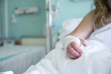 Woman in the hospital, operated hand - ERLF000175
