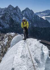 Nepal, Himalaya, Solo Khumbu, mountaineer at Ama Dablam South West Ridge - ALRF000595