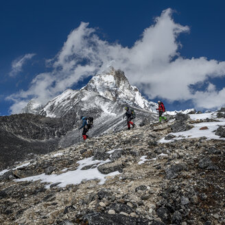 Nepal, Himalaya, Solo Khumbu, Ama Dablam, three Gurkhas trekking - ALRF000635