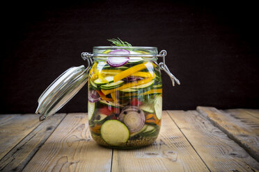 Glass of pickled courgette and bell pepper - LVF004979