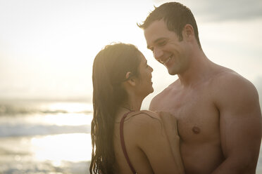 Couple in love on the beach at twilight - ABAF002057