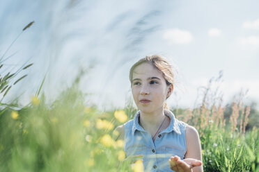 Grl in flower meadow - MJF001967