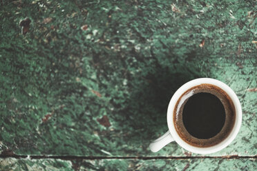 Traditioneller türkischer Kaffee in weißer Tasse - BZF000305