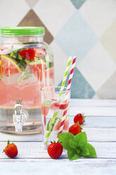 Detox water, infused water, watermelon, strawberry and mint - LVF005002