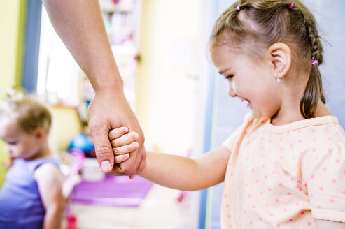 Father and daughter holding hands - HAPF000506