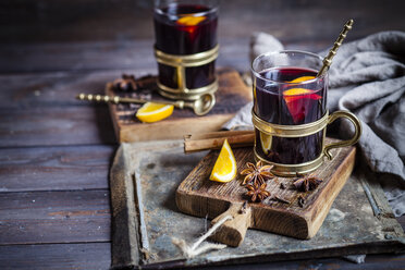 Mulled wine with oranges and spices - SBDF002957