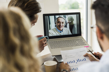 Colleagues having a video conference in office - UUF007875