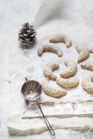 Selbstgebackene Weihnachtsplätzchen, Vanillekipferl, lizenzfreies Stockfoto