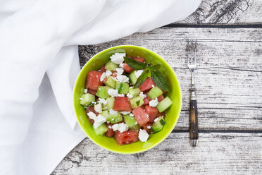Salatschüssel mit Wassermelone, Gurke, Minze und Feta - LVF005036