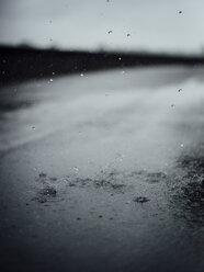 Raindrops splashing on tarmac - DASF000058