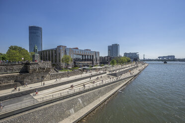 Germany, Cologne, Deutz Rhine riverbank, KoelnTriangle and Hotel Hyatt Regency - PVCF000840