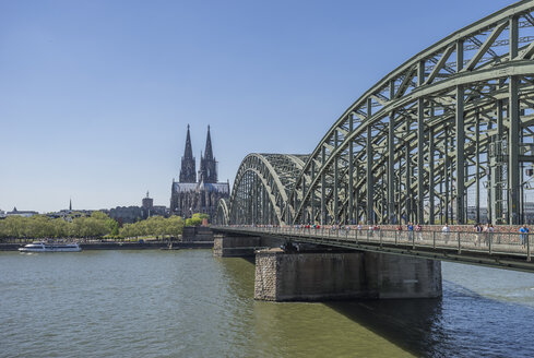 Deutschland, Köln, Hohenzollernbrücke und Dom - PVCF000841