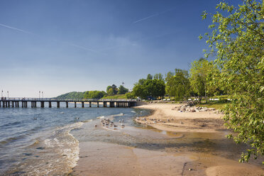 Poland, Pomerania, Gdynia, Baltic Sea, beach and pier - ABOF000095