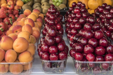 Variety of fruits in plastic bowls at Gallus market - MELF000133