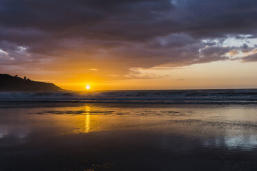 Sonnenuntergang am Strand - UUF007960