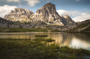 Italien, Dolomiten, Lago di Lavaredo vor den Zinnen - MKFF000292