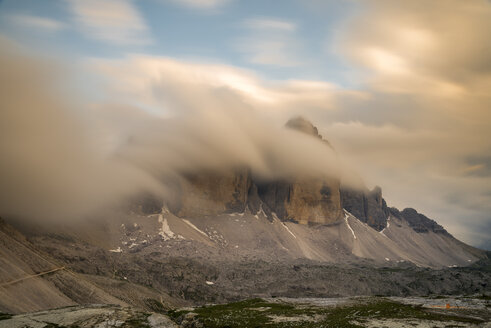 Italien, Dolomiten, Drei Zinnen und Nebel - MKFF000296