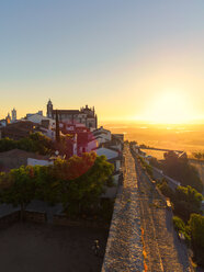 Portugal, Alentejo, Castelo de Monsaraz, Arena in den frühen Morgenstunden - LAF001699