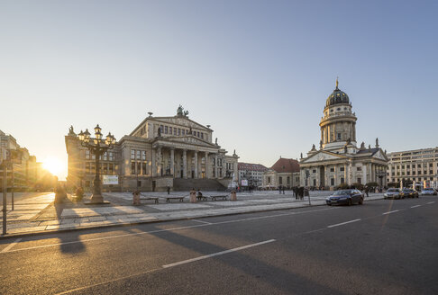 Deutschland, Berlin, Blick auf den Gendarmenmarkt am Abend - PVCF000852