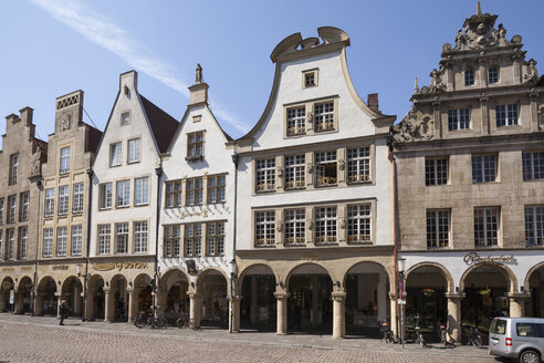 Deutschland, Münster, Giebelhauszeile am Prinzipalmarkt - WIF003340