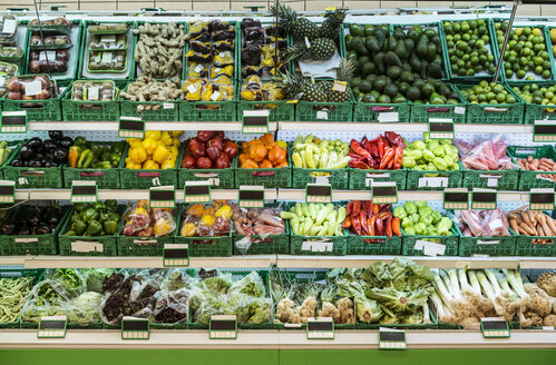 Stand with fruits and vegetables in the supermarket - DEGF000907