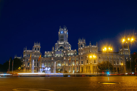 Spanien, Madrid, Rathaus von Madrid bei Nacht, lizenzfreies Stockfoto