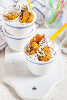 Gefrorener Joghurt mit gegrillter Aprikose und Chiasamen - SBDF003013