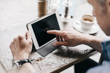 Man in cafe using digital tablet - KNSF000041