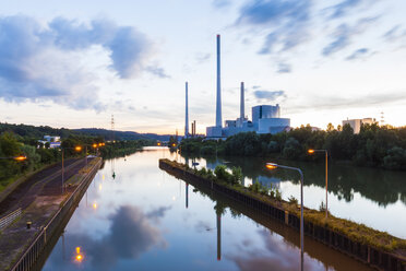 Deutschland, Altbach, Neckar, Kraftwerk Altbach am Abend - WDF003688