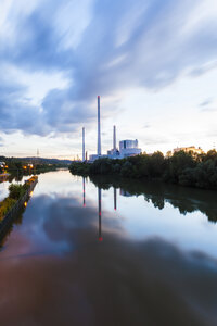 Deutschland, Altbach, Neckar, Kraftwerk Altbach am Abend - WDF003689