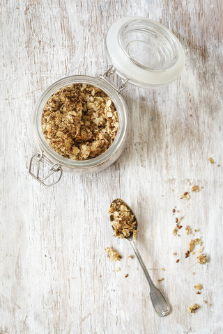 Hausgemachtes Knuspermüsli, Hafer, Amaranth und Leinsamen, lizenzfreies Stockfoto