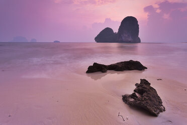 Thailand, Krabi, Railay Beach at twilight - FPF000102