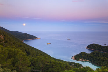 Kroatien, Dalmatien, Dubrovnik-Neretva, Insel Mljet, National Park Mljet bei Sonnenuntergang - GFF000637
