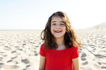 Portrait of happy little girl on the beach - VABF000677