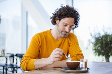 Portrait of pensive man with cup of Cappuccino - DIGF000570