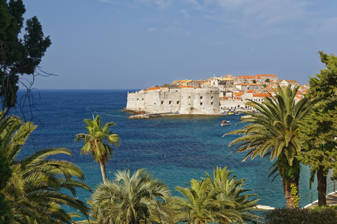 Croatia, Dubrovnik, Old town with city wall - GFF000655