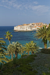 Croatia, Dubrovnik, Old town with city wall - GFF000656