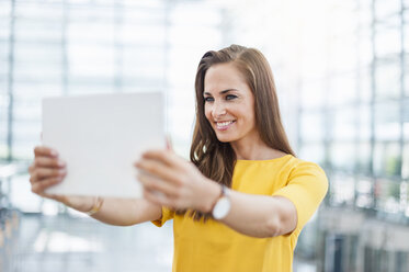 Smiling brunette woman holding digital tablet - DIGF000597